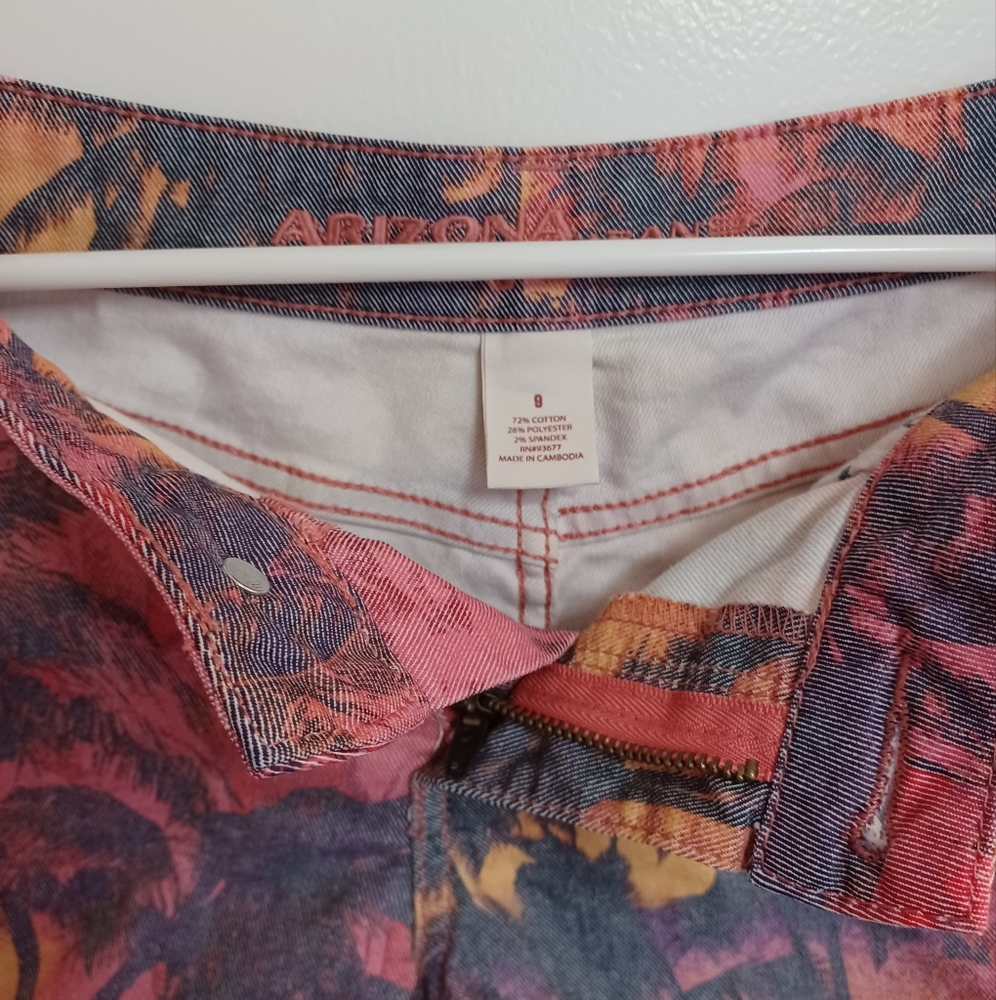 Arizona Shorts - Comfortable! beach, palm trees, sunset theme size 8 - Picture 3 of 5